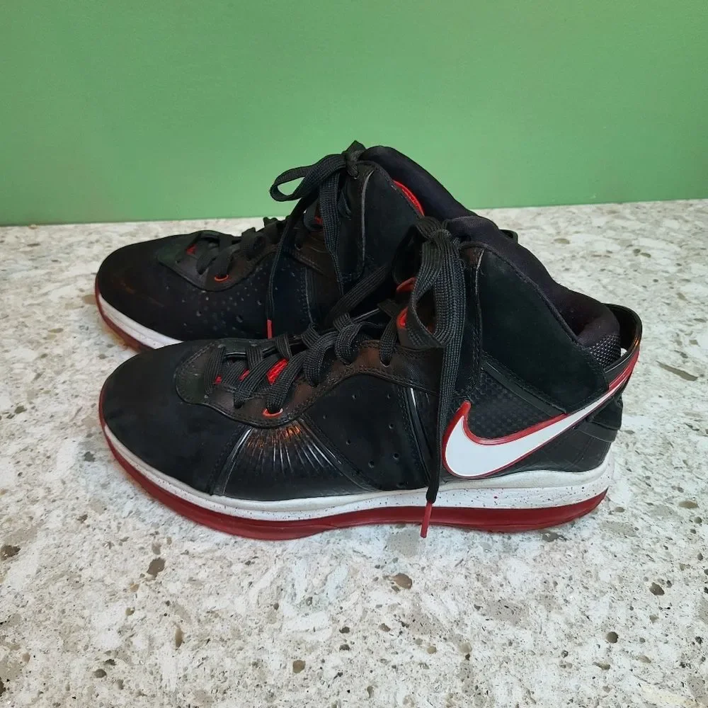 Nike Lebron James - Size 9